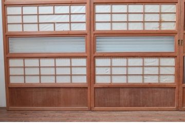 アンティーク建具　風情のある佇まいが魅力的な裏障子付き格子戸4枚セット(引き戸、障子戸)(R-080442)