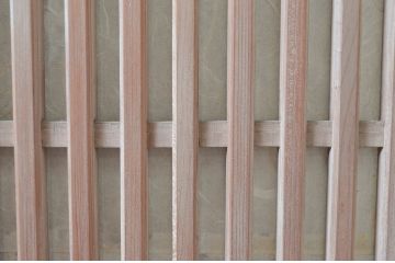 アンティーク建具　上手物!!　変わり型　小窓付きで使い勝手の良い裏障子付き格子戸1枚(引き戸、障子戸)(R-080443)