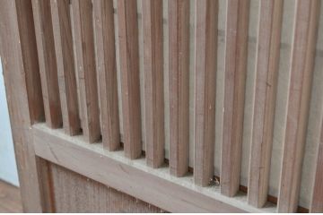 アンティーク建具　上手物!!　変わり型　小窓付きで使い勝手の良い裏障子付き格子戸1枚(引き戸、障子戸)(R-080443)