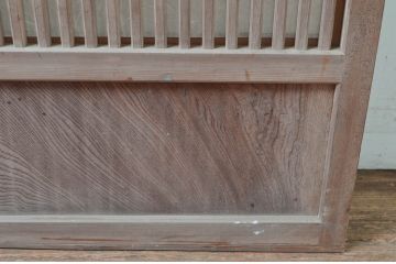 アンティーク建具　上手物!!　変わり型　小窓付きで使い勝手の良い裏障子付き格子戸1枚(引き戸、障子戸)(R-080443)