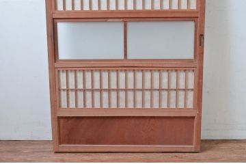 アンティーク建具　上手物!!　変わり型　小窓付きで使い勝手の良い裏障子付き格子戸1枚(引き戸、障子戸)(R-080443)