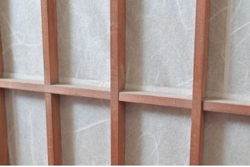 アンティーク建具　上手物!!　変わり型　小窓付きで使い勝手の良い裏障子付き格子戸1枚(引き戸、障子戸)(R-080443)
