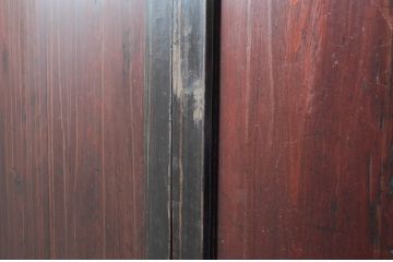 アンティーク建具　いぶされた味わいが魅力的な漆塗り板戸4枚セット(引き戸)(R-080444)