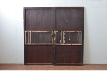 中古　希少　無双窓付き　和モダンの空間にもぴったりの格子帯戸2枚セット(引き戸、格子戸、板戸、建具)(R-080446)