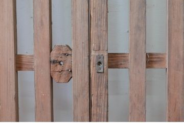 アンティーク建具　和モダンな空間づくりにおすすめの荒格子戸2枚セット(引き戸)(R-080448)