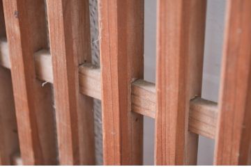 アンティーク建具　やわらかな風合いの木味が素敵なガラス入り格子帯戸3枚セット(引き戸、ガラス戸、格子戸、板戸)(R-080459)