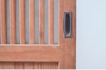 アンティーク建具　やわらかな風合いの木味が素敵なガラス入り格子帯戸3枚セット(引き戸、ガラス戸、格子戸、板戸)(R-080459)