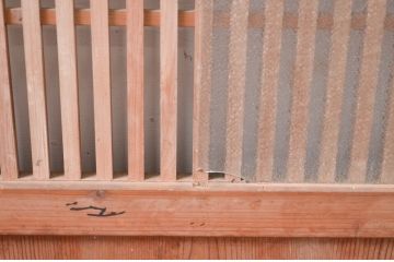 アンティーク建具　やわらかな風合いの木味が素敵なガラス入り格子帯戸3枚セット(引き戸、ガラス戸、格子戸、板戸)(R-080459)