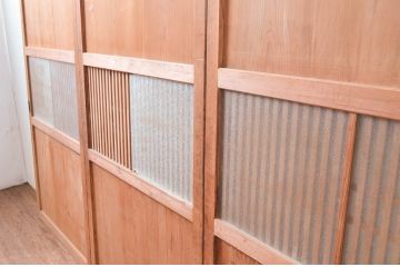 アンティーク建具　やわらかな風合いの木味が素敵なガラス入り格子帯戸3枚セット(引き戸、ガラス戸、格子戸、板戸)(R-080459)