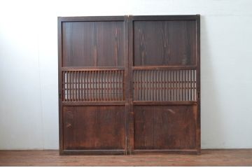 アンティーク建具　明治大正期　素朴な木の風合いが味わい深い裏障子付き格子帯戸2枚セット(引き戸、格子戸、板戸、障子戸)(R-080460)
