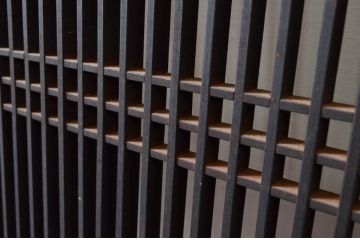 アンティーク建具　整然と並ぶ格子が目を惹く大きく立派な筬欄間2枚セット(明かり取り、明り取り、オサランマ、おさらんま、格子欄間)(R-080461)