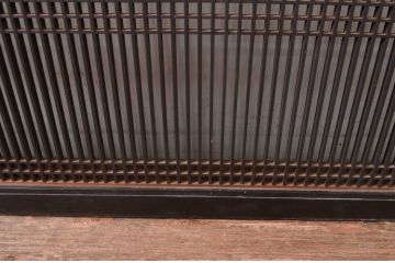 アンティーク建具　整然と並ぶ格子が目を惹く大きく立派な筬欄間2枚セット(明かり取り、明り取り、オサランマ、おさらんま、格子欄間)(R-080461)