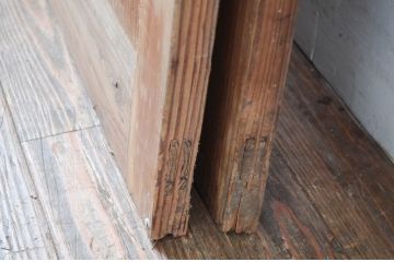 アンティーク建具　温かみのある古い木味が素敵な引き戸2枚セット(板戸)(R-080463)
