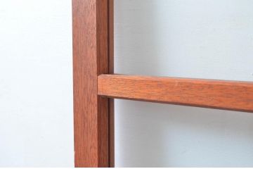 アンティーク建具　レトロナチュラルな雰囲気の木枠に可愛らしい取っ手が付いた両開きの幅狭扉1対2セット(ガラス扉、ドア)(R-080466)