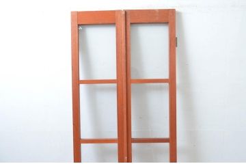 アンティーク建具　レトロナチュラルな雰囲気の木枠に可愛らしい取っ手が付いた両開きの幅狭扉1対2セット(ガラス扉、ドア)(R-080466)