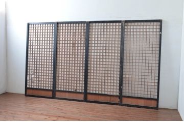 アンティーク建具　希少デザイン　上手物　上質な和モダン空間を演出してくれる厚手で背の高い狐格子(升目格子)の障子戸4枚セット(きつね格子、マス目格子、引き戸、格子戸)(R-080470)
