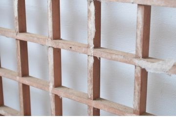 アンティーク建具　希少デザイン　上手物　上質な和モダン空間を演出してくれる厚手で背の高い狐格子(升目格子)の障子戸4枚セット(きつね格子、マス目格子、引き戸、格子戸)(R-080470)