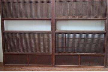 アンティーク建具　風情のある佇まいが魅力的な裏障子付き格子戸4枚セット(引き戸、障子戸、ガラス帯戸)(R-080483)
