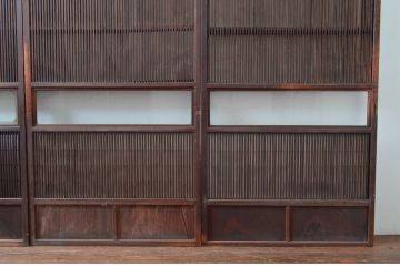 アンティーク建具　風情のある佇まいが魅力的な裏障子付き格子戸4枚セット(引き戸、障子戸、ガラス帯戸)(R-080483)