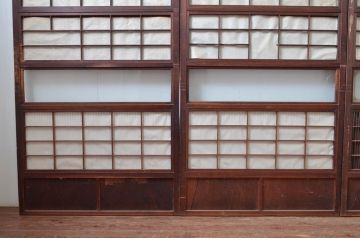 アンティーク建具　風情のある佇まいが魅力的な裏障子付き格子戸4枚セット(引き戸、障子戸、ガラス帯戸)(R-080483)