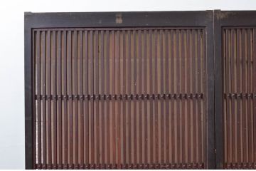 アンティーク建具　上手物!!　欅(ケヤキ)材と檜(ヒノキ)材　上品な和の雰囲気漂う格子戸2枚セット(引き戸、窓)(R-080488)