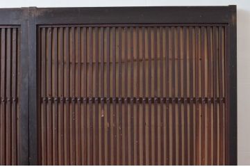 アンティーク建具　上手物!!　欅(ケヤキ)材と檜(ヒノキ)材　上品な和の雰囲気漂う格子戸2枚セット(引き戸、窓)(R-080488)