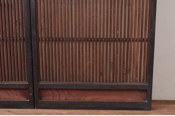 アンティーク建具　上手物!!　欅(ケヤキ)材と檜(ヒノキ)材　上品な和の雰囲気漂う格子戸2枚セット(引き戸、窓)(R-080488)