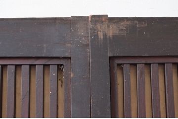 アンティーク建具　上手物!!　欅(ケヤキ)材と檜(ヒノキ)材　上品な和の雰囲気漂う格子戸2枚セット(引き戸、窓)(R-080488)
