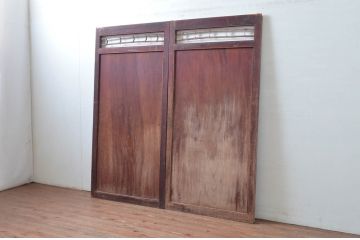 アンティーク建具　杉材一枚板　個性が光る凝ったデザインの板戸2枚セット(窓、引き戸)(R-080490)