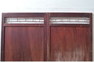 アンティーク建具　杉材一枚板　個性が光る凝ったデザインの板戸2枚セット(窓、引き戸)(R-080490)