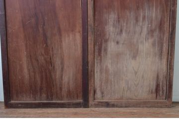 アンティーク建具　杉材一枚板　個性が光る凝ったデザインの板戸2枚セット(窓、引き戸)(R-080490)