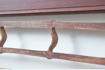 アンティーク建具　杉材一枚板　個性が光る凝ったデザインの板戸2枚セット(窓、引き戸)(R-080490)