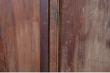 アンティーク建具　杉材一枚板　個性が光る凝ったデザインの板戸2枚セット(窓、引き戸)(R-080490)
