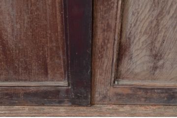 アンティーク建具　杉材一枚板　個性が光る凝ったデザインの板戸2枚セット(窓、引き戸)(R-080490)