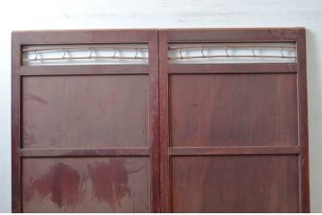 アンティーク建具　杉材一枚板　個性が光る凝ったデザインの板戸2枚セット(窓、引き戸)(R-080490)