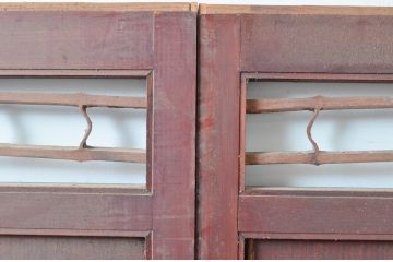 アンティーク建具　杉材一枚板　個性が光る凝ったデザインの板戸2枚セット(窓、引き戸)(R-080490)
