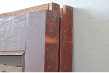 アンティーク建具　杉材一枚板　個性が光る凝ったデザインの板戸2枚セット(窓、引き戸)(R-080490)