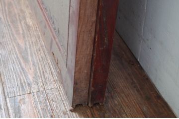 アンティーク建具　杉材一枚板　個性が光る凝ったデザインの板戸2枚セット(窓、引き戸)(R-080490)