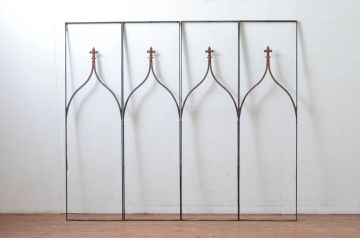 中古　建具　特注品　フルール・ド・リスモチーフが上品なアイアン(鉄製)フェンス4枚セット(面格子、鉄扉、フェンス)(R-080503)