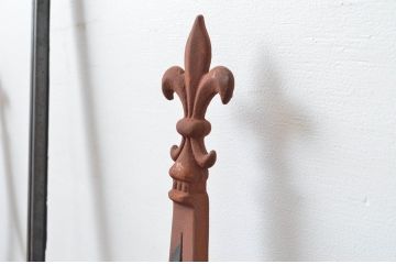 中古　建具　特注品　フルール・ド・リスモチーフが上品なアイアン(鉄製)フェンス4枚セット(面格子、鉄扉、フェンス)(R-080503)