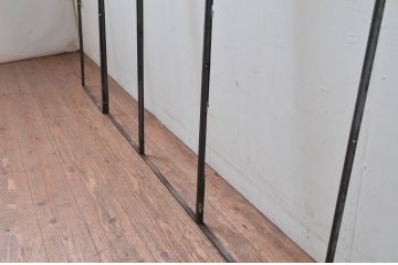 中古　建具　特注品　フルール・ド・リスモチーフが上品なアイアン(鉄製)フェンス4枚セット(面格子、鉄扉、フェンス)(R-080503)