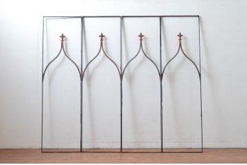 中古　建具　特注品　フルール・ド・リスモチーフが上品なアイアン(鉄製)フェンス4枚セット(面格子、鉄扉、フェンス)(R-080503)