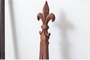 中古　建具　特注品　フルール・ド・リスモチーフが上品なアイアン(鉄製)フェンス4枚セット(面格子、鉄扉、フェンス)(R-080503)
