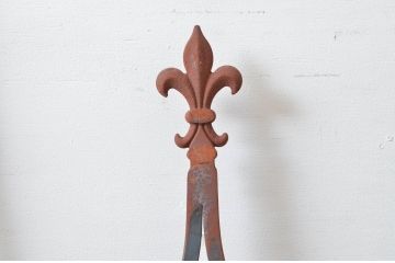 中古　建具　特注品　フルール・ド・リスモチーフが上品なアイアン(鉄製)フェンス4枚セット(面格子、鉄扉、フェンス)(R-080503)