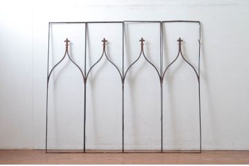 中古　建具　特注品　フルール・ド・リスモチーフが上品なアイアン(鉄製)フェンス4枚セット(面格子、鉄扉、フェンス)(R-080504)