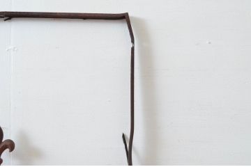 中古　建具　特注品　フルール・ド・リスモチーフが上品なアイアン(鉄製)フェンス4枚セット(面格子、鉄扉、フェンス)(R-080504)