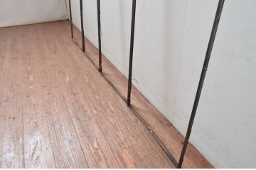 中古　建具　特注品　フルール・ド・リスモチーフが上品なアイアン(鉄製)フェンス4枚セット(面格子、鉄扉、フェンス)(R-080504)