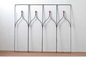 中古　建具　特注品　フルール・ド・リスモチーフが上品なアイアン(鉄製)フェンス4枚セット(面格子、鉄扉、フェンス)(R-080504)
