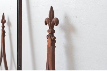 中古　建具　特注品　フルール・ド・リスモチーフが上品なアイアン(鉄製)フェンス4枚セット(面格子、鉄扉、フェンス)(R-080504)