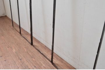 中古　建具　特注品　フルール・ド・リスモチーフが上品なアイアン(鉄製)フェンス4枚セット(面格子、鉄扉、フェンス)(R-080504)